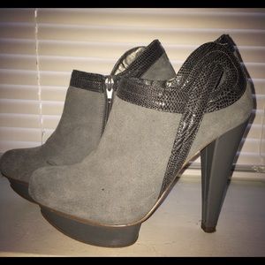 Chic Steve Madden ankle bootie. Great conditions!